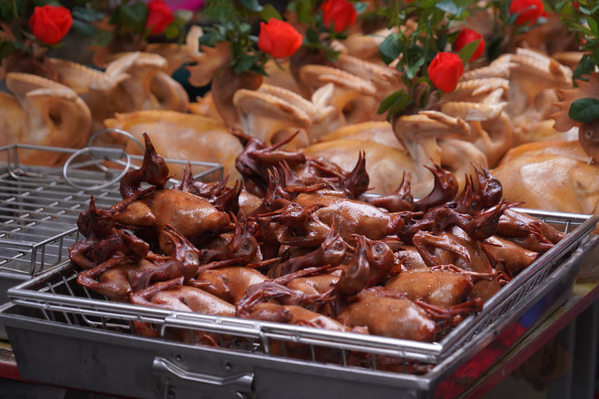 Hà Nội: Đa dạng hàng hóa phục vụ mùa lễ Vu Lan, giá cả tăng nhẹ ảnh 1