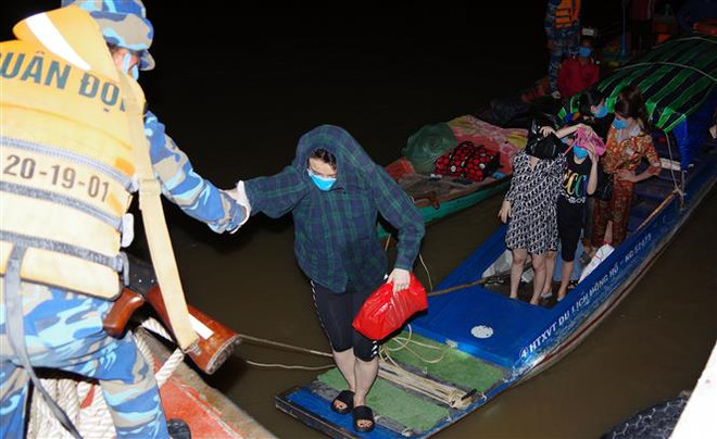 Kiên Giang: Phát hiện 8 phụ nữ trốn từ nước ngoài về bằng đường biển ảnh 1