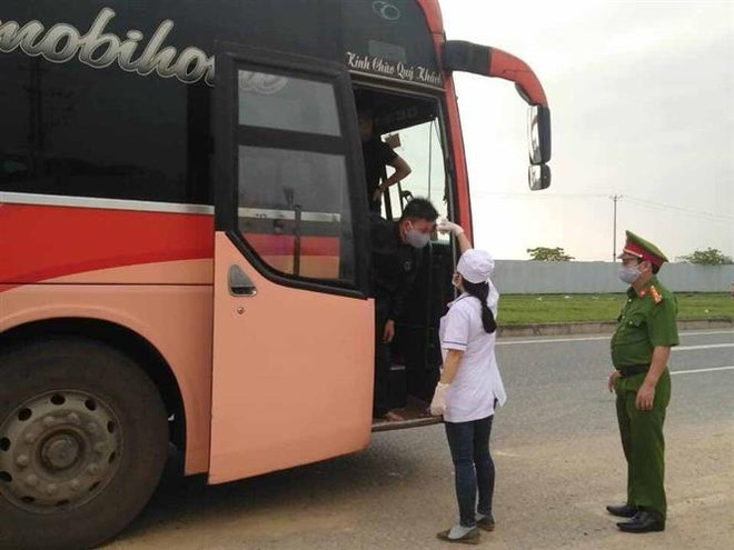 Phòng, chống COVID-19: Công an tiếp tục 'đi từng ngõ, gõ từng nhà' ảnh 1