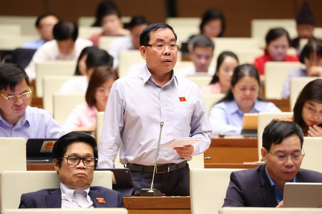 Đại biểu Nguyễn Quang Huân, Đoàn đại biểu Quốc hội tỉnh Bình Dương phát biểu. (Ảnh: Văn Điệp/TTXVN) ttxvn_hop quoc hoi 3.jpg