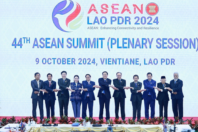 Thủ tướng Phạm Minh Chính và các Trưởng đoàn tham dự Phiên toàn thể Hội nghị Cấp cao ASEAN lần thứ 44 chụp ảnh chung. (Ảnh: Dương Giang/TTXVN) ttxvn_cap cao ASEAN 44_2.jpg