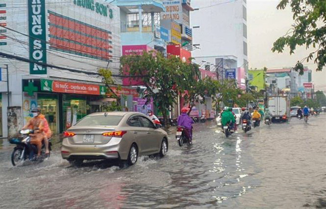Cần Thơ: Mưa to trái mùa giải nhiệt sau nhiều ngày nắng nóng ảnh 1