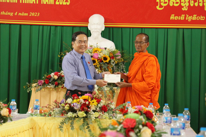 Ông Trần Thanh Mẫn thăm, chúc Tết Chôl Chnăm Thmây tại Cần Thơ ảnh 1