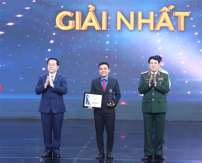 Trao giải cuộc thi tìm hiểu về biển, đảo 'Tổ quốc bên bờ sóng' ảnh 1