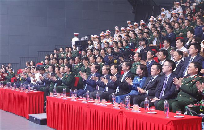 Trao giải cuộc thi tìm hiểu về biển, đảo 'Tổ quốc bên bờ sóng' ảnh 2