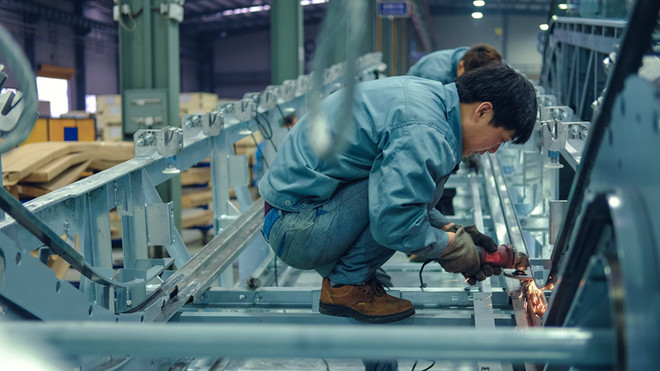 ILO: Lạm phát gia tăng khiến tiền lương thực tế giảm đáng kể ảnh 1