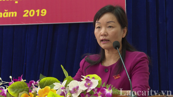 Đại diện đại biểu HĐND tỉnh Lào Cai giải đáp những ý kiến, kiến nghị tại buổi tiếp xúc. (Nguồn: Laocaitv.vn) Những 'vấn đề nóng' mà cử tri kiến nghị với HĐND tỉnh Lào Cai ảnh 1