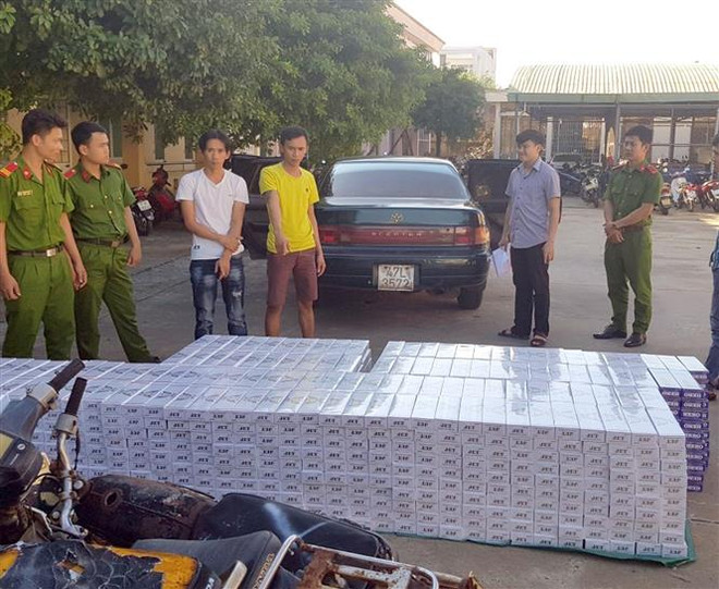 Phát hiện lái xe ôtô Camry vận chuyển 1.250 cây thuốc lá lậu ảnh 1