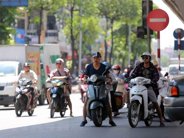 Bắc Bộ bắt đầu đợt nắng nóng gắt kéo dài, nhiệt độ phổ biến 35-37 độ C ảnh 1