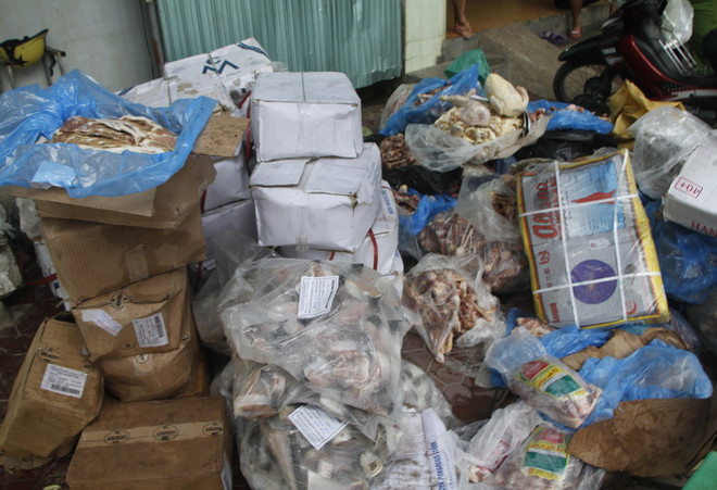 Phát hiện 900kg thịt động vật ngoại nhập ôi thiu, hết hạn sử dụng ảnh 1