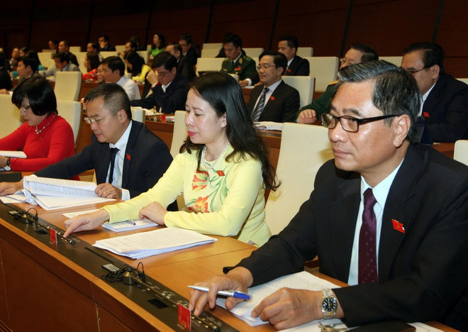 Đại biểu Quốc hội tỉnh An Giang biểu quyết thông qua Luật Phòng chống tham nhũng (sửa đổi). (Ảnh: Nguyễn Dân/TTXVN) Họp Quốc hội: Tiếp tục nâng cao chất lượng công tác xây dựng pháp luật ảnh 1
