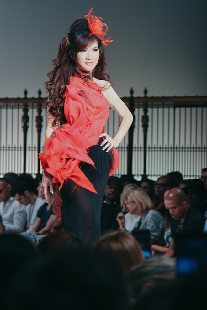 Kavie Trần làm vedette của Quỳnh Paris tại New York Fashion Week ảnh 4