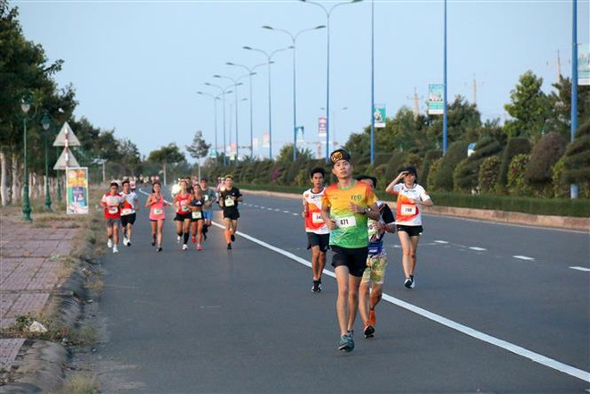 Gần 400 vận động viên tham dự Giải việt dã Mui Ne Dunes Marathon ảnh 1