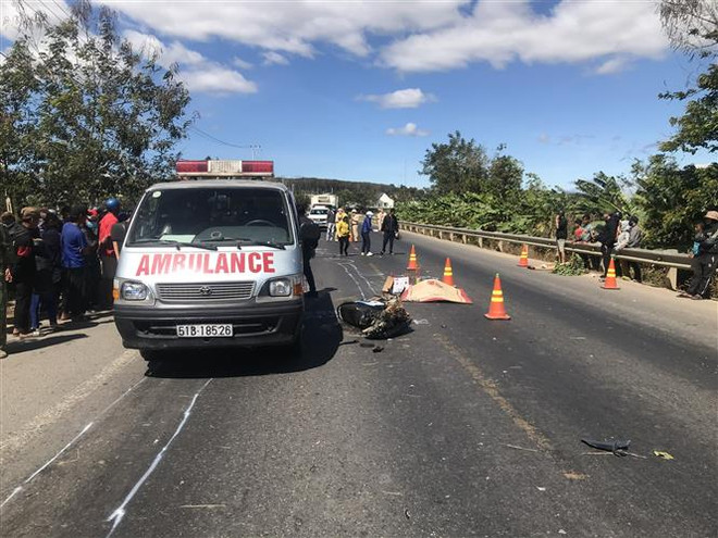 Kon Tum: Va chạm với xe tải, một người đàn ông tử vong tại chỗ ảnh 1