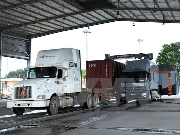 Máy soi container di động tại Chi cục Hải quan Quản lý hàng xuất nhập khẩu ngoài khu công nghiệp-Cục Hải quan Bình Dương. (Ảnh: Hoàng Hùng/TTXVN) Triển khai Cơ chế một cửa quốc gia, ASEAN giai đoạn 2016-2020 ảnh 1