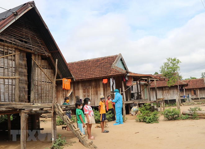 Phú Yên: Người dân Ea Trol chấp hành nghiêm quy định phòng dịch ảnh 2