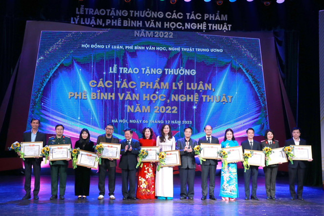 ttxvn-trao-tang-thuong-2-7883.jpg
