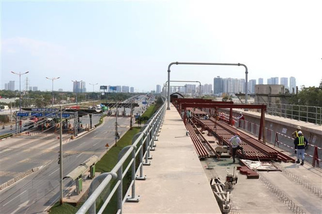 Công trường thi công tuyến metro số 1 Bến Thành-Suối Tiên. (Ảnh: Tiến Lực/TTXVN) Hàn Quốc hỗ trợ TP.HCM nghiên cứu khả thi tuyến metro số 5 giai đoạn 2 ảnh 1