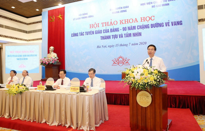 Ông Võ Văn Thưởng, Ủy viên Bộ Chính trị, Bí thư Trung ương Đảng, Trưởng Ban Tuyên giáo Trung ương phát biểu kết luận hội thảo về công tác tuyên giáo. (Ảnh: Phương Hoa/TTXVN) Công tác tư tưởng trước yêu cầu ngăn chặn sự suy thoái về đạo đức ảnh 2