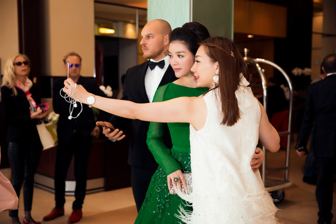 Lý Nhã Kỳ được “người đàn ông quyền lực” yêu mến ở Cannes ảnh 5