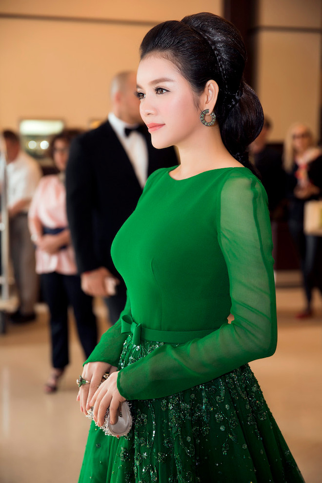 Lý Nhã Kỳ được “người đàn ông quyền lực” yêu mến ở Cannes ảnh 4