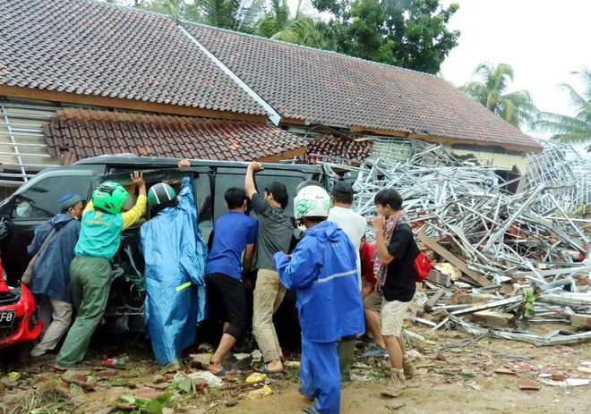 Sóng thần ở Indonesia: Việc tìm kiếm nạn nhân gặp khó do mưa nhiều ảnh 1