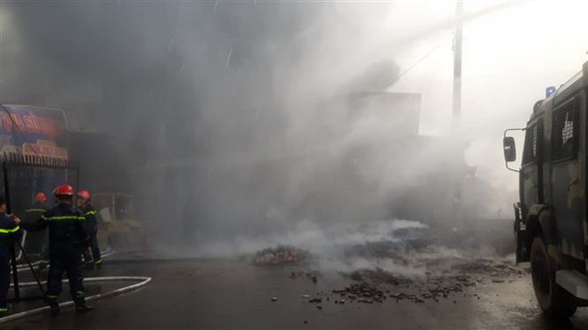 Đã xác định nguyên nhân gây ra vụ cháy xưởng gỗ ở Đồng Nai ảnh 1