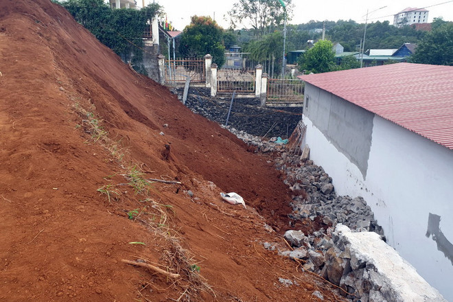 Đắk Nông: Sập tường rào đang xây, một người tử vong thương tâm ảnh 2