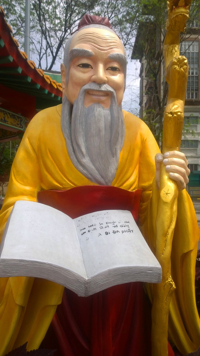 Người Việt "nhiều chữ" và hành động tự bêu xấu ở Kuala Lumpur ảnh 2