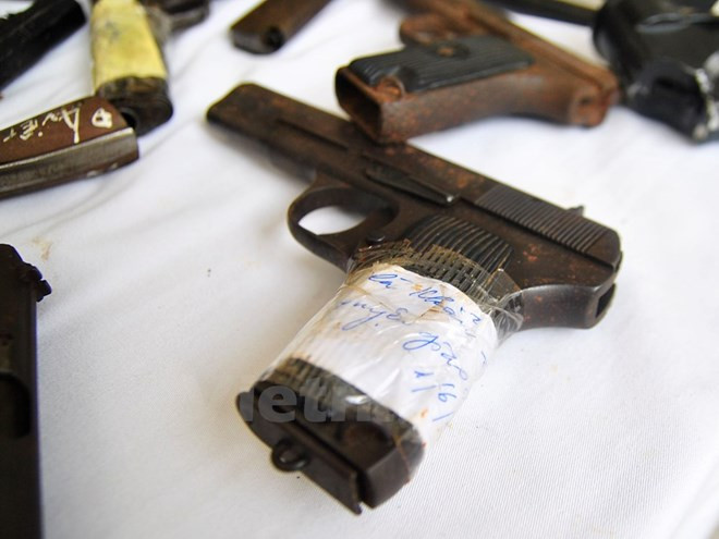 Công an thu kho dao, súng trong nhà 4 thanh niên đang dùng ma túy ảnh 1