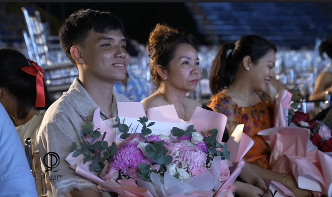 Ý Nhi công khai người yêu ngay trong đêm đăng quang Miss World Vietnam ảnh 2