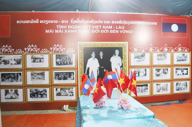 ttxvn_hoi cho viet lao 2.jpg