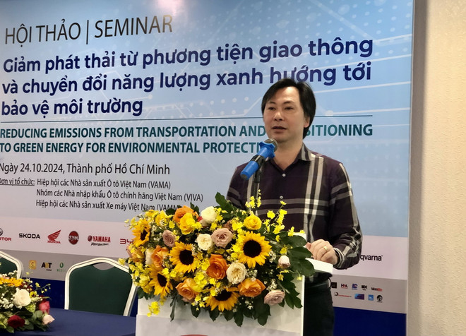 Chuyên gia thuyết trình giải pháp chuyển đổi năng lượng xanh. (Ảnh: Mỹ Phương/TTXVN) ttxvn_hoi thao giam phat thai 2.jpg