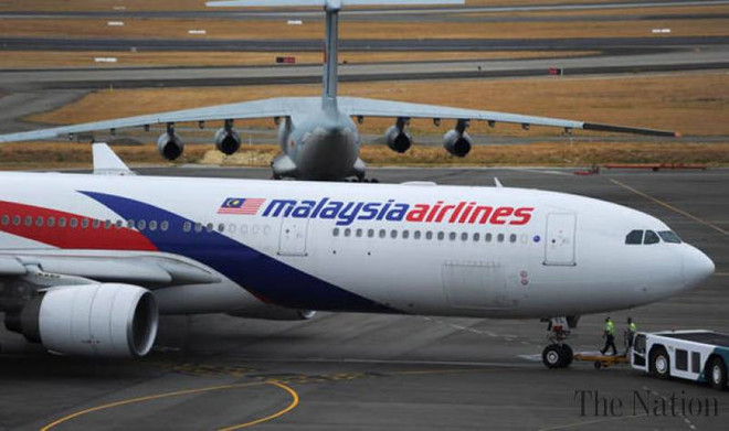 Máy bay Malaysia phải hạ cánh khẩn cấp xuống sân bay Heathrow ảnh 1
