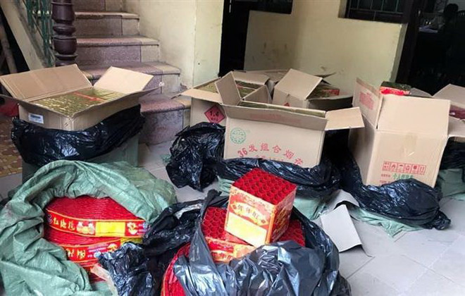 Bắt quả tang hai vụ vận chuyển trái phép hàng trăm kg pháo ảnh 1