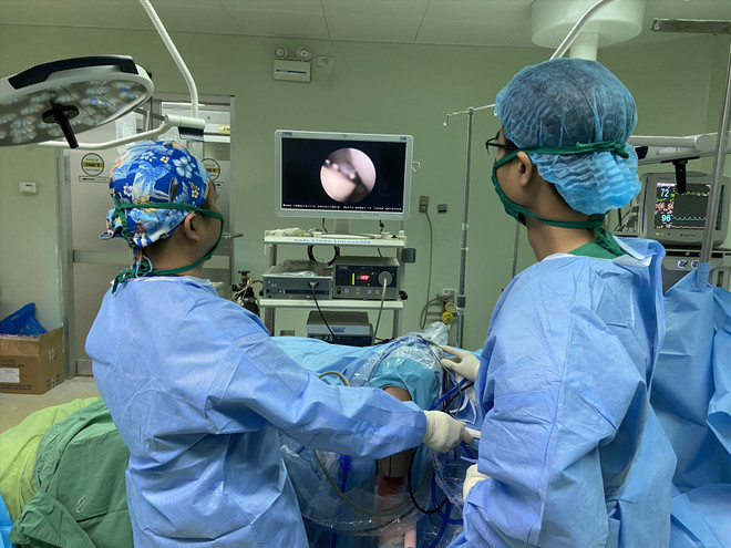 Cần Thơ: Điều trị thành công bệnh nhân mắc hội chứng Tennis Elbow ảnh 1