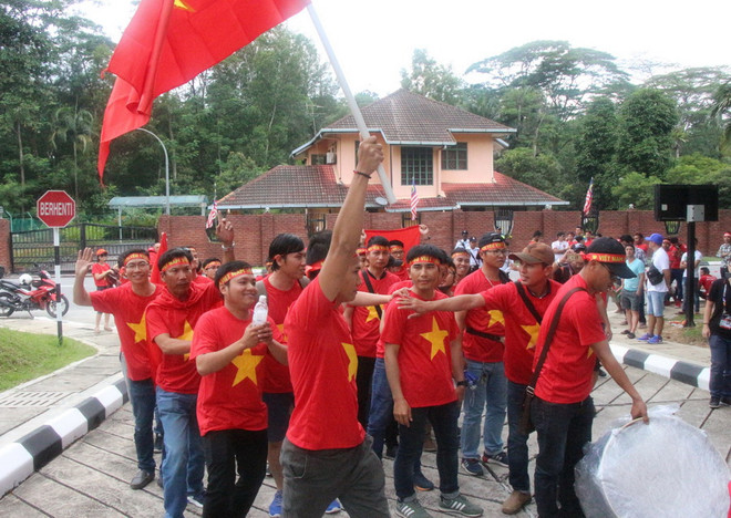 Người Việt tại Malaysia vỡ òa hạnh phúc trước kỳ tích của đội nhà ảnh 1