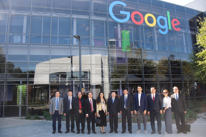 Đoàn công tác của Bộ Văn hóa, Thể thao và Du lịch làm việc với Tập đoàn Google - một trong những tập đoàn có giá trị nhất trên thế giới. (Ảnh: Bộ Văn hóa, Thể thao và Du lịch) GG6.JPG