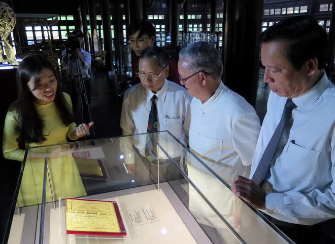 Trưng bày "Bảo vật Hoàng cung: Kim ấn và kim sách thời Nguyễn" ảnh 1