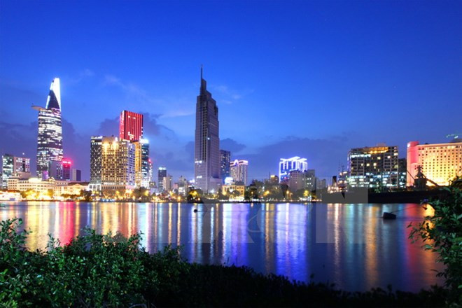 Một góc trung tâm Thành phố Hồ Chí Minh bên sông Sài Gòn. (Ảnh: Ngọc Hà/TTXVN) Top 10 điểm thăm quan nổi tiếng ở Thành phố Hồ Chí Minh ảnh 6