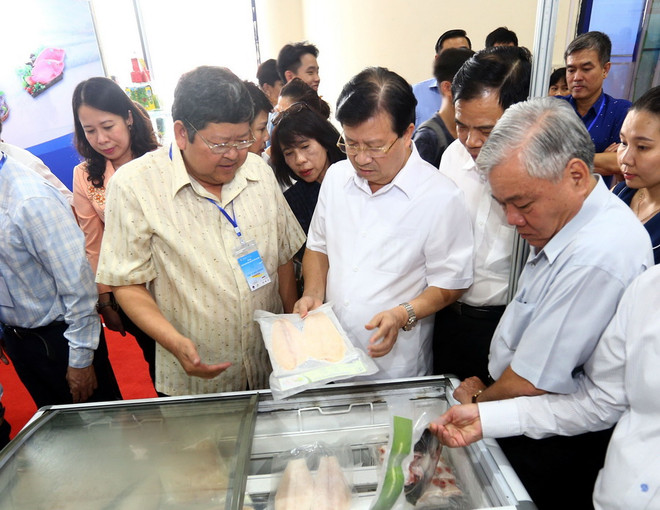 Phó Thủ tướng thăm Hội chợ cá tra và các sản phẩm thủy sản Việt Nam ảnh 2