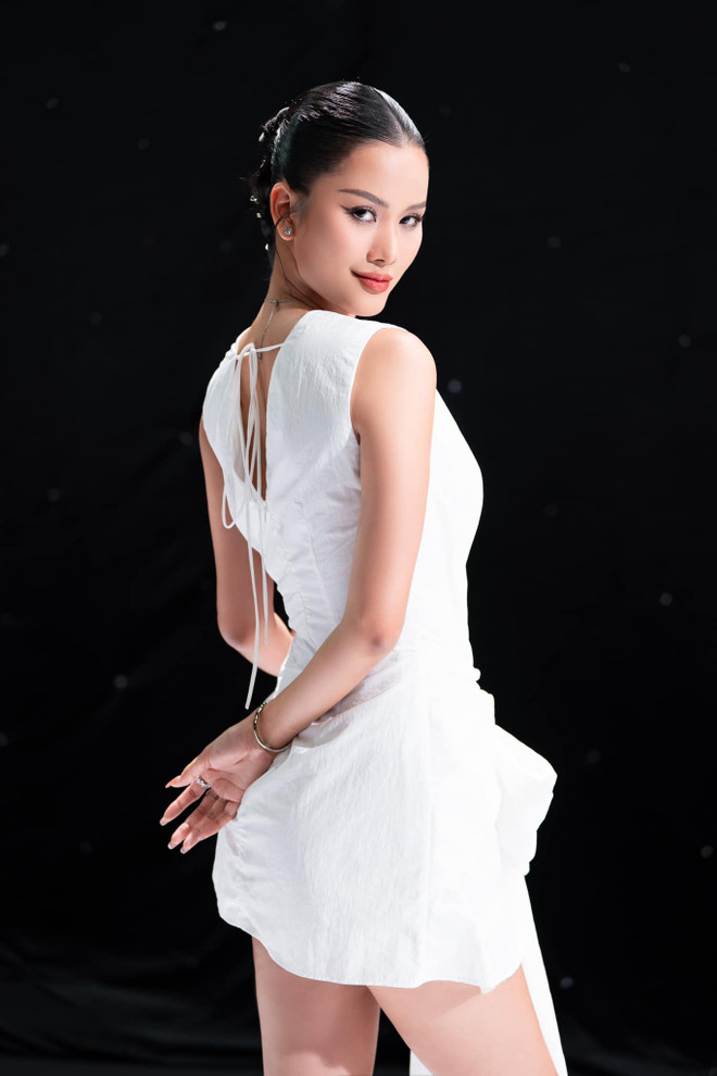 Á hậu Hương Ly tham gia với vai trò giám khảo, người đồng hành cùng cuộc thi. (Ảnh: BTC) 6HUHNG~1.JPG