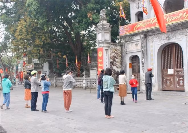 Người dân Hà Nội cơ bản chấp hành quy định đóng cửa quán ăn đường phố ảnh 2