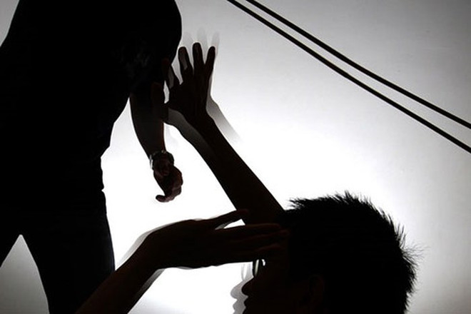 Ảnh minh họa. Thấy mẹ bị hành hung, thanh niên 21 tuổi đánh chết cha dượng ảnh 1