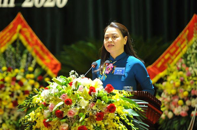 Bà Nguyễn Thị Thu Hà, Ủy viên Trung ương Đảng, Bí thư Tỉnh ủy, Trưởng Đoàn đại biểu Quốc hội tỉnh Ninh Bình, phát biểu tại Đại hội. (Ảnh: Minh Đức/TTXVN) Xây dựng thành phố Ninh Bình thành đô thị đầu mối giao thông ảnh 2
