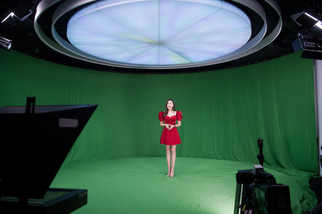 Á hậu Huyền My làm MC cho show thể thao giải Ngoại hạng Anh ảnh 1