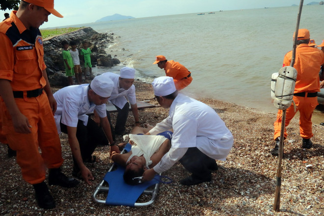 Kiên Giang: Diễn tập cứu nạn khi tàu khách va đập với tàu cá ảnh 1