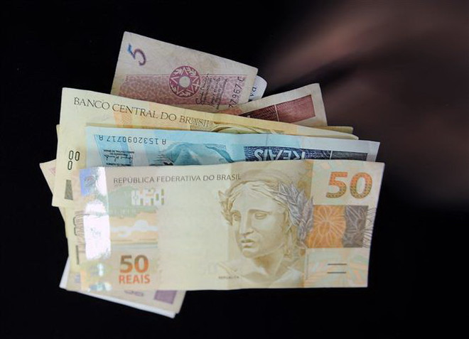 Đồng Real của Brazil tại Rio de Janeiro. (Ảnh: AFP/TTXVN) Ngân hàng Trung ương Brazil quyết định giữ nguyên lãi suất cơ bản ảnh 1