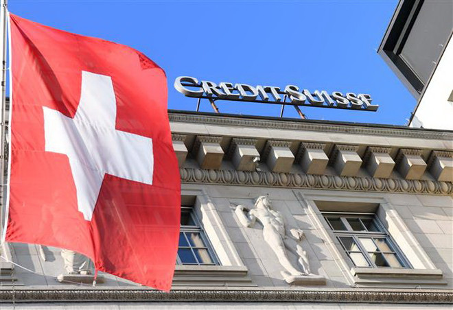 Chi nhánh ngân hàng Credit Suisse tại Lucerne, Thụy Sĩ. (Ảnh: THX/TTXVN) Vụ sụp đổ của Credit Suisse có thể làm giảm vị thế của Thụy Sĩ ảnh 1