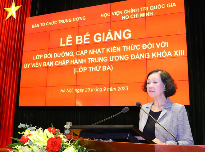 Bế giảng Lớp Bồi dưỡng kiến thức đối với Ủy viên Trung ương Đảng ảnh 1